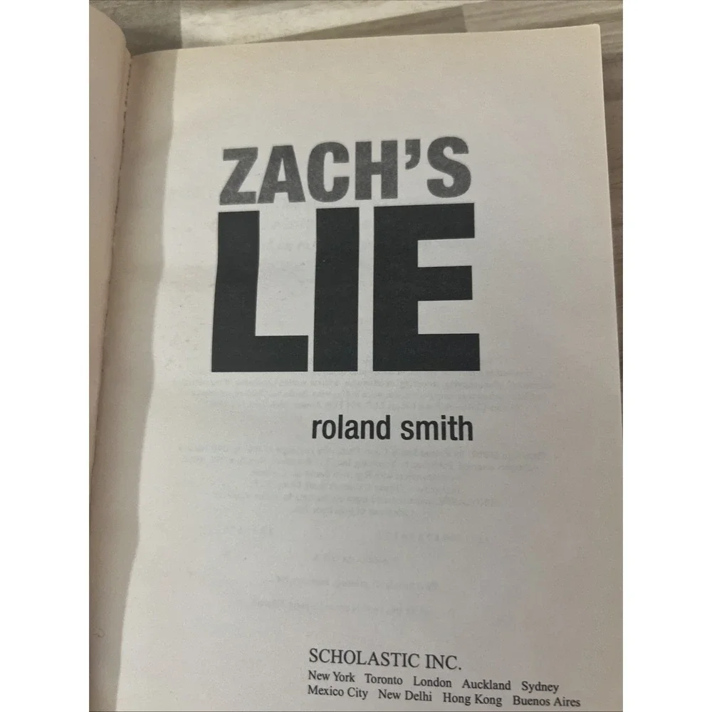 Roland Smith‎ Zach's Lie Young Adult Paperback Blue Thriller Scholastic